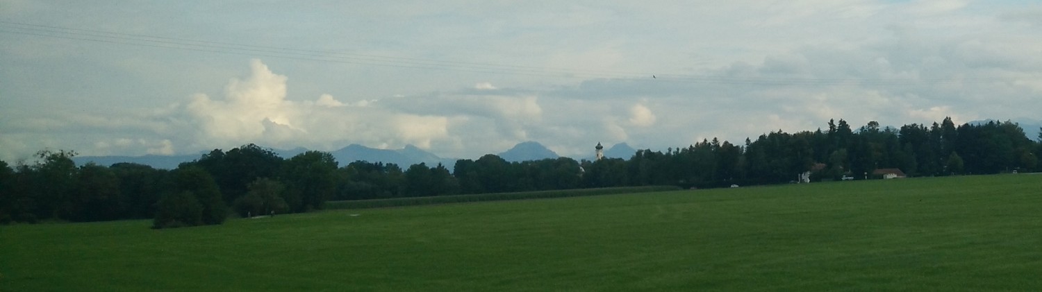 Kirchturm Bad Aibling, unser Tagessziel, langsam wurden die Alpen sichtbar